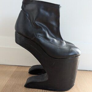 Bettie Page black curved 5" platform boot heeles